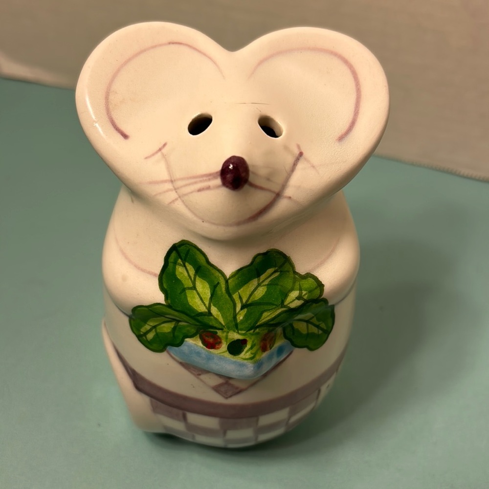 L. Gates VINTAGE Mouse With Salad Ceramic Parmesan Cheese Shaker 1997 5.5"